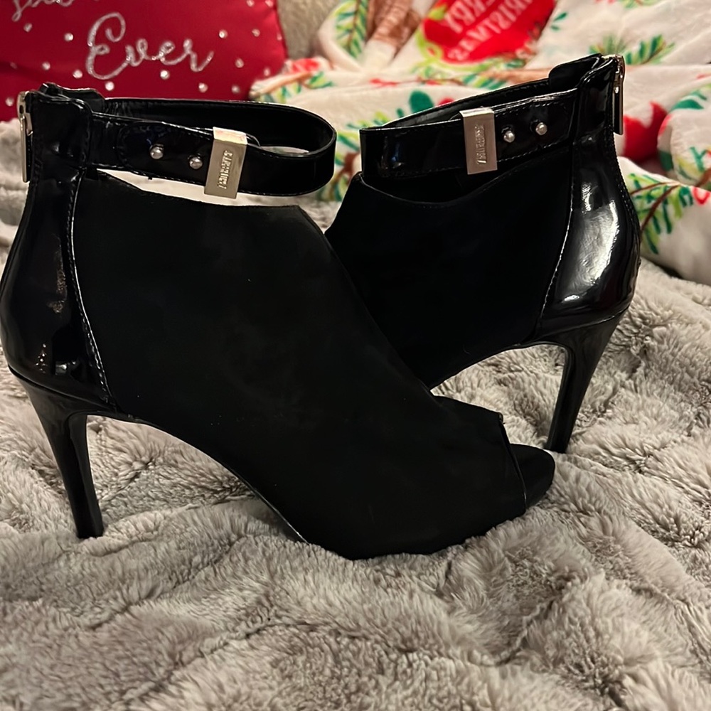 Jennifer Lopez Open Toe Strappy 4 inch heels, size: 7 1/2